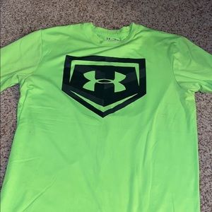 Men’s UA shirt